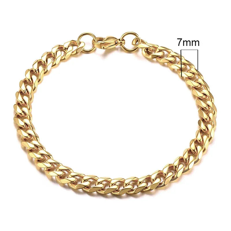 Gold chain bracelet with a measurement label on a white background