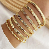 EMESA HOME 7Pcs Punk Gold Bracelets Set for Women, Streetwear Goth Style Heart Print Metal Bangles, Fashion Jewelry Gift