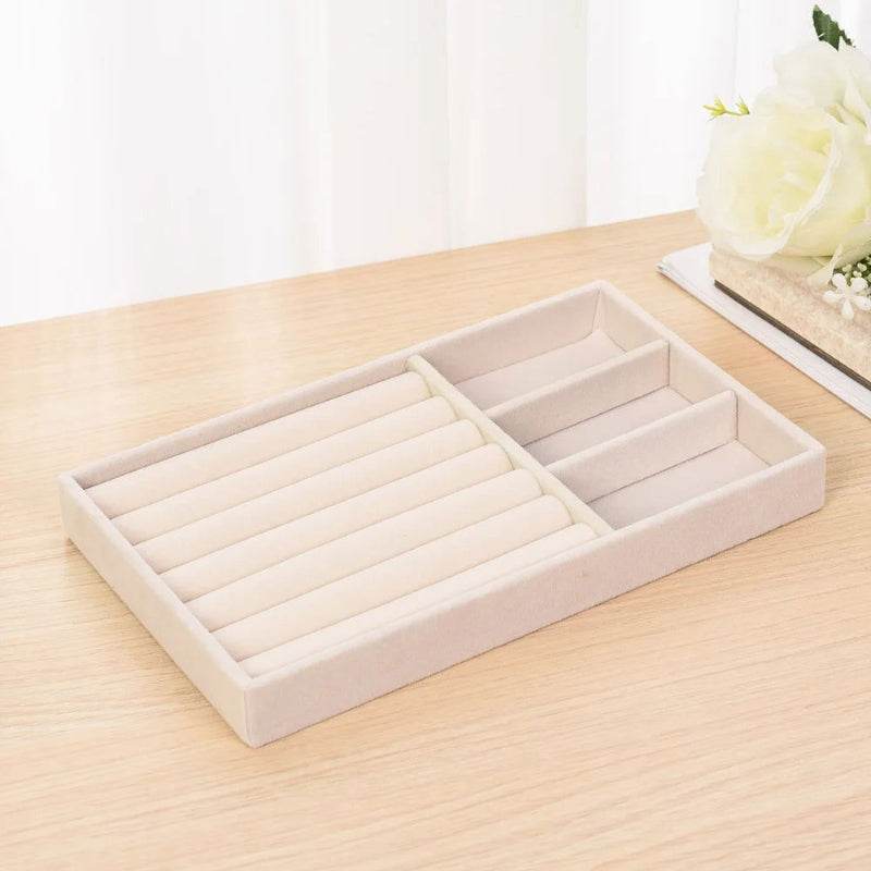 The EMESA HOME Jewelry Storage Box is designed for efficient organization and storage of various jewelry items. A